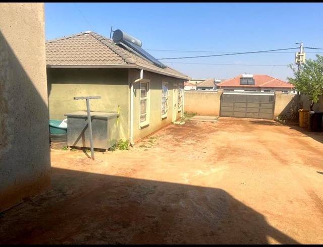 3 BEDROOM HOUSE FOR SALE IN LUFHERENG